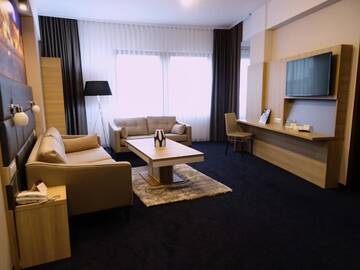 Фото номера Президентский люкс Отель Mercure Piotrków Trybunalski Vestil г. Пётркув-Трыбунальский 5
