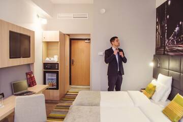 Фото номера Стандартный номер с 2 односпальными кроватями и диваном Отель Mercure Piotrków Trybunalski Vestil г. Пётркув-Трыбунальский 4