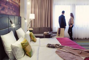 Фото номера Стандартный номер с 2 односпальными кроватями и диваном Отель Mercure Piotrków Trybunalski Vestil г. Пётркув-Трыбунальский 3