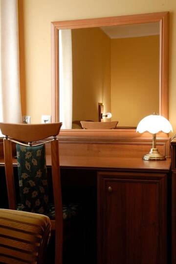 Фото номера Двухместный номер с 2 отдельными кроватями Отель Hotel AGAT г. Пётркув-Трыбунальский 3